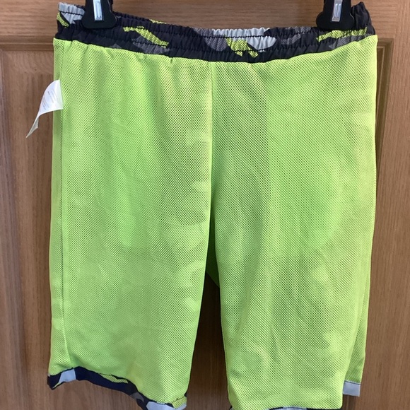 Eddie Bauer Big Boy's Youth Hybrid Quick Dry Mesh Lined Active Shorts - Picture 4 of 5
